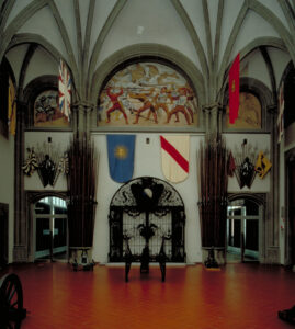 Die Ostwand der Ruhmeshalle in einer Aufnahme von 1999.