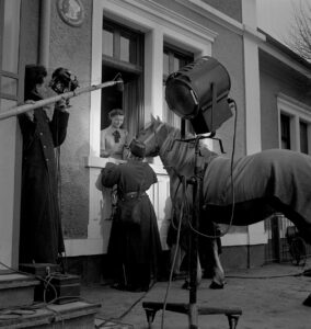 Anne-Marie Blanc bei den Dreharbeiten zum Film «Gilberte de Courgenay», 1941.