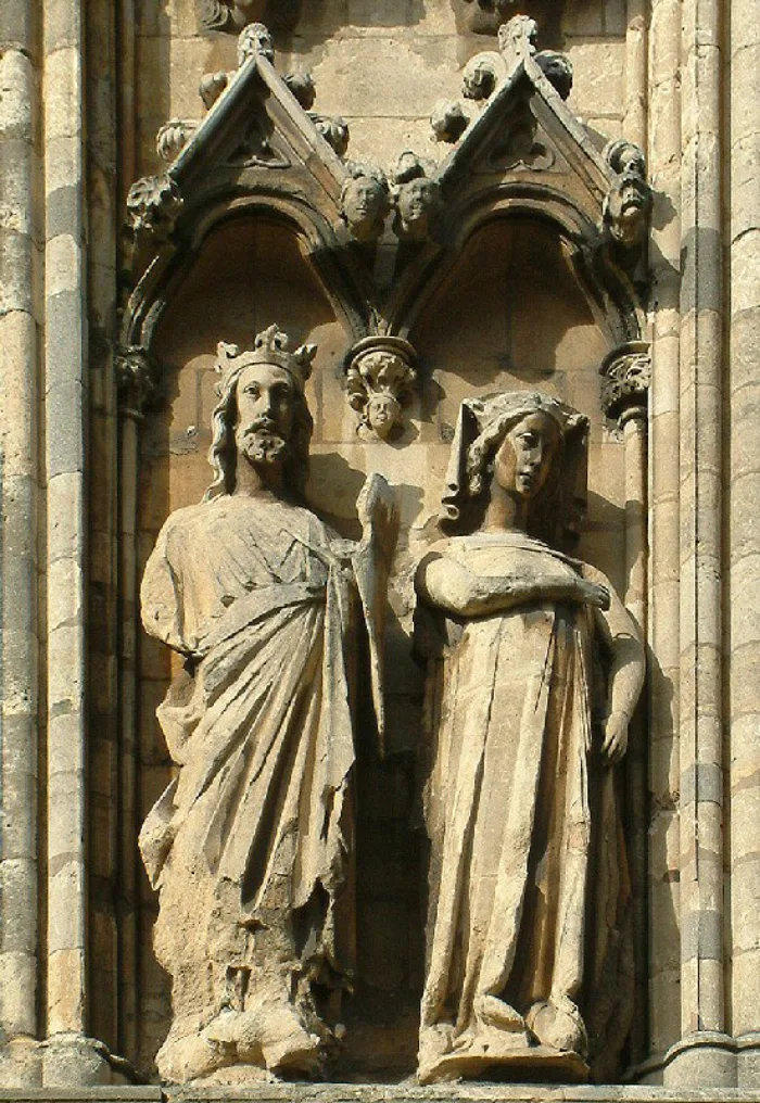 Le roi Édouard Ier d’Angleterre et la reine consort Éléonore de Castille. Cathédrale de Lincoln, en Angleterre.