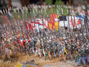 Les piquiers suisses à la bataille de Morat, quelque 40 ans plus tôt. À la fin du XVe siècle, de nouvelles techniques apparurent et rendirent cette manière de guerroyer mortelle pour les soldats. Détail du diorama de la bataille de Morat au Musée national Zurich.