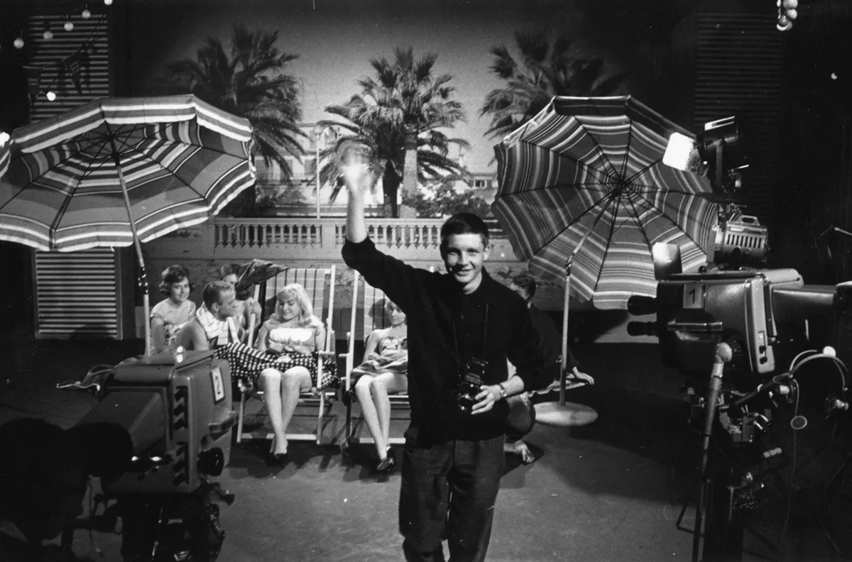 Eric Bachmann am Set des Schweizer Fernsehens. Unbekannter Fotograf.