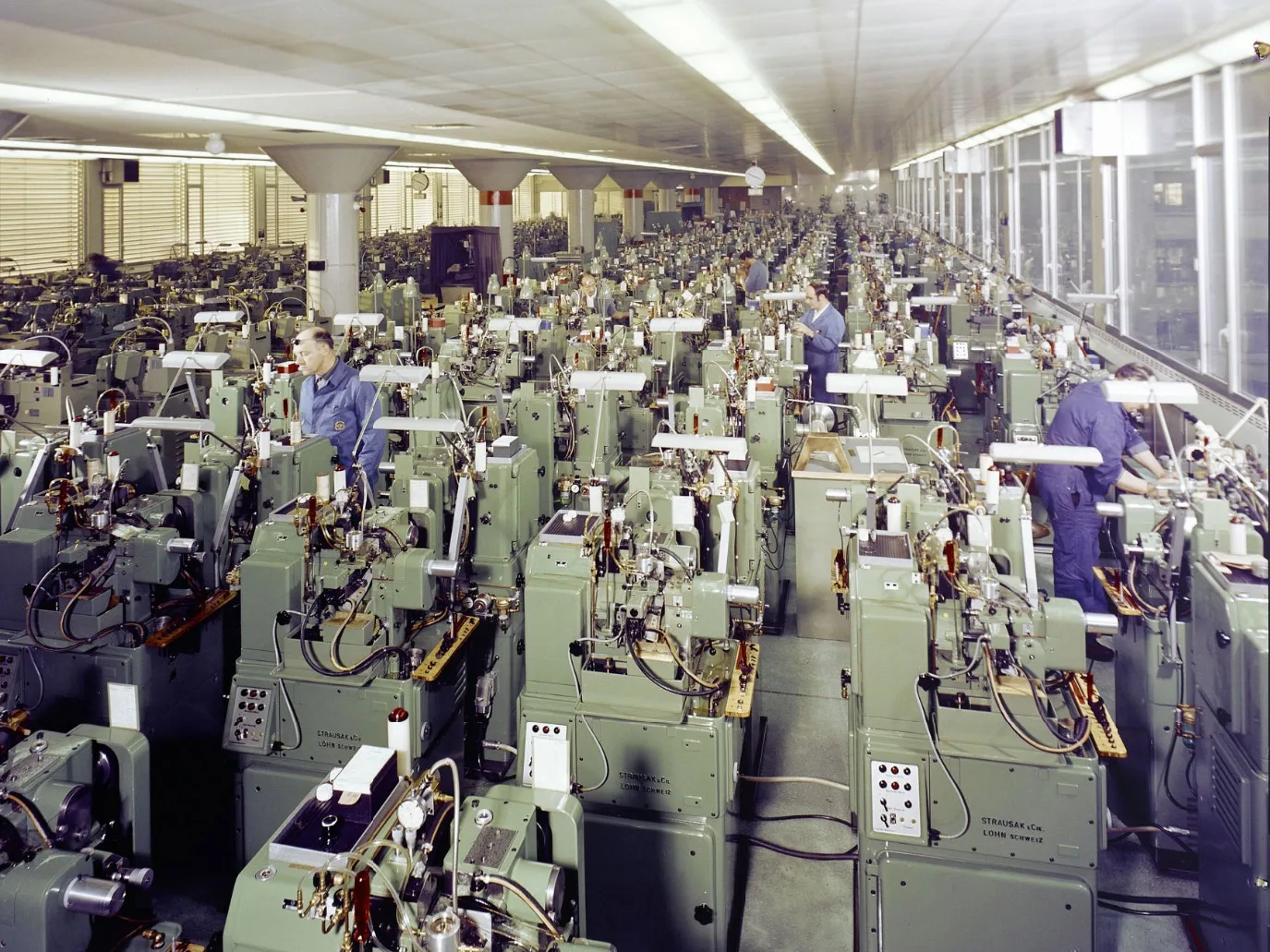 Blick in die Fabrikhallen der ETA, ca. 1960.