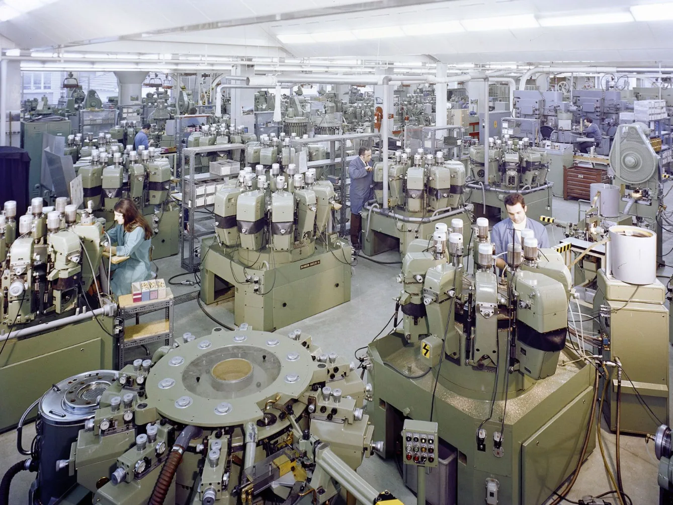 Blick in die Fabrikhallen der ETA, ca. 1960.