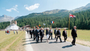 Quelque 1200 invités de Suisse et de l’étranger se sont réunis pour la Journée de l’Europe à Sils, en Engadine, le 7 septembre 1991. Les discours et les festivités ont eu lieu sous la tente Botta (à l’arrière-plan).