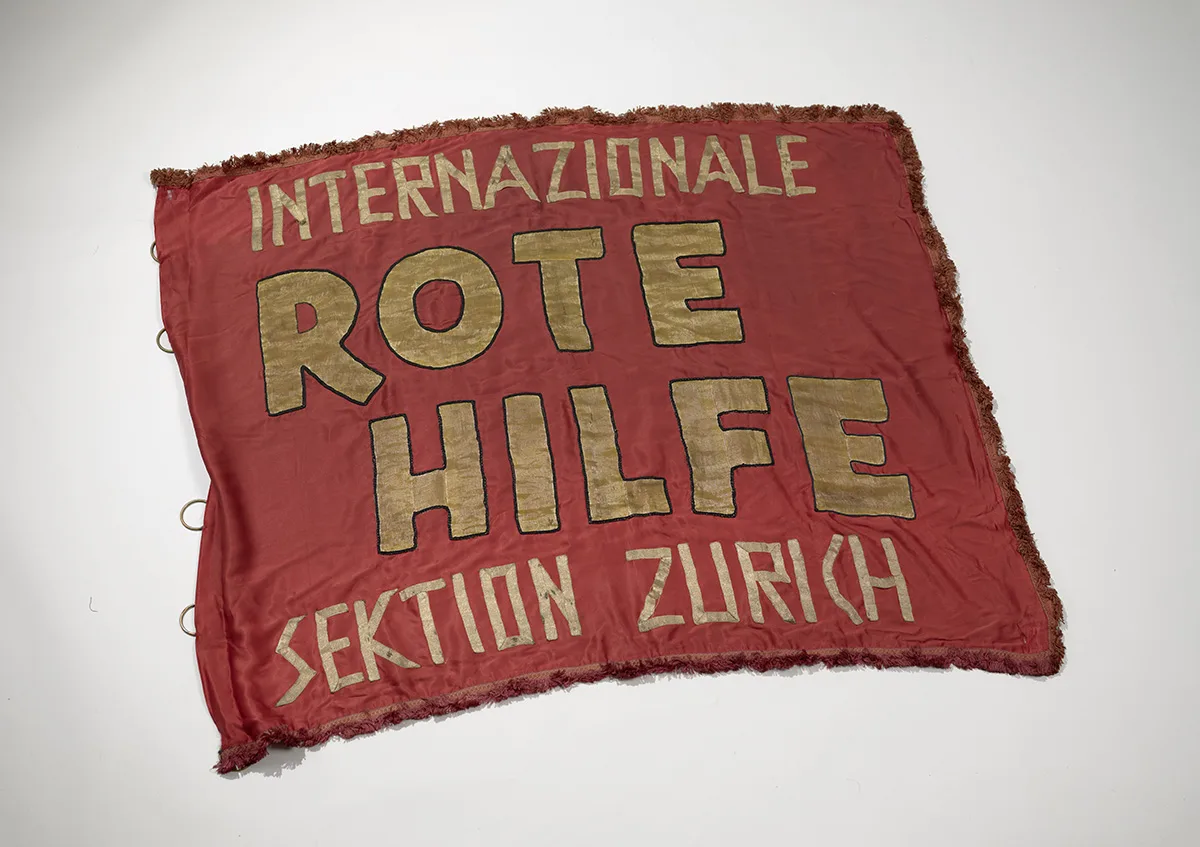 Drapeau du Secours rouge international, section de Zurich, datant des années 1930.