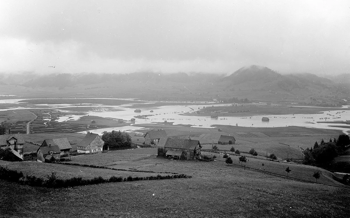 Blick in die Sihlebene nach Beginn der Flutung im Mai 1937.