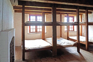 Dans les années 1960, le gouvernement canadien a entrepris la reconstruction de certaines parties du fort de Louisbourg. Les baraquements qui abritaient le régiment des Suisses de Karrer en 1744 font aujourd’hui partie d’un musée.