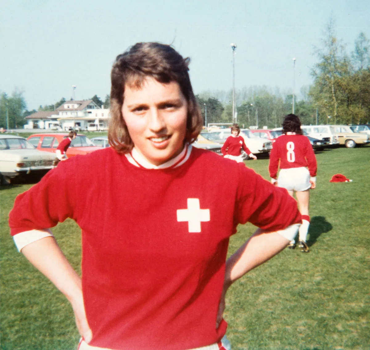 Die Spiele der Schweizer Fussballfrauennationalmannschaft, hier mit Helen Barmettler, fanden lange in der Provinz statt.