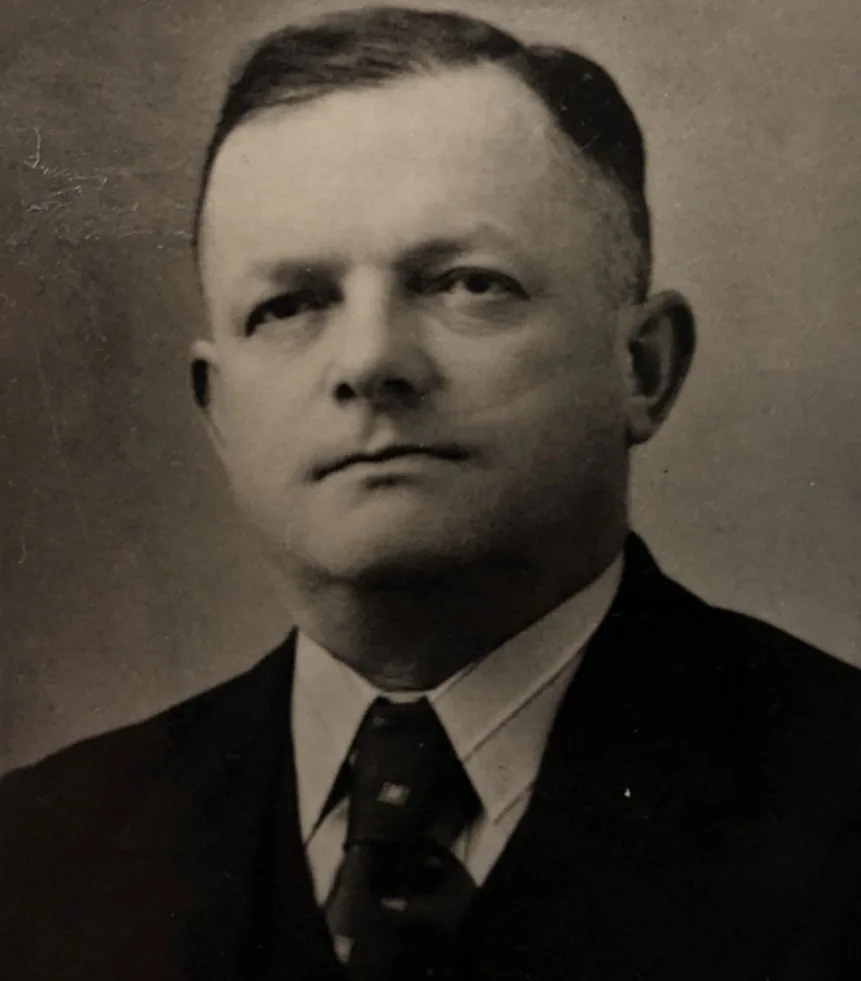 Georg Trump wurde 1940 nach Bern versetzt, wo er mit seiner Frau und seiner Tochter bis zur Ausweisung im Jahr 1945 lebte.