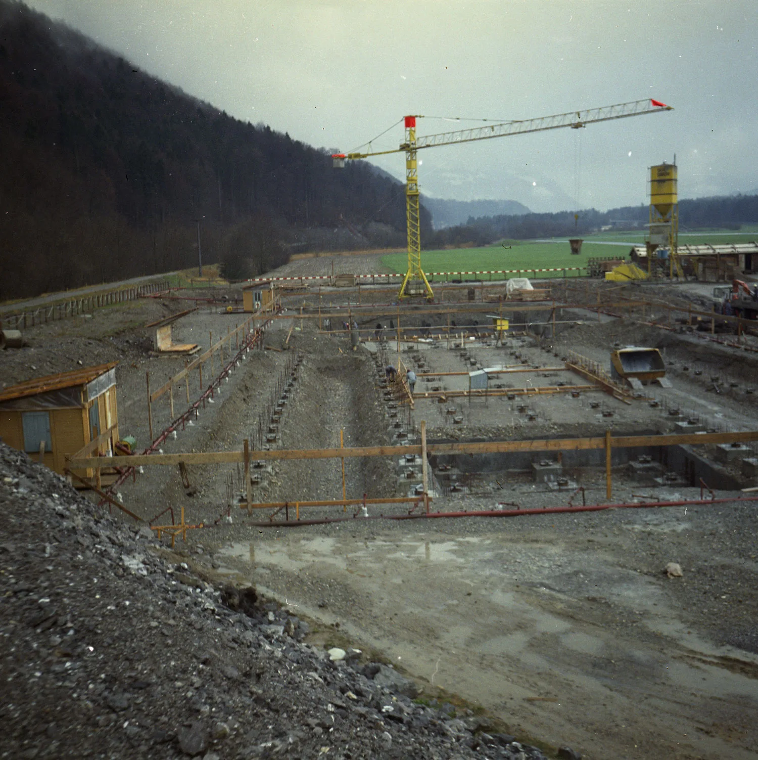 Erst 1978 klärt sich die Lage in Obwalden: Bau der ARA Sarneraatal in Alpnach.