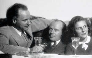 De gauche à droite: Arnold Fanck, le pilote acrobatique Ernst Udet et Leni Riefenstahl, qui fera carrière comme réalisatrice du Troisième Reich.