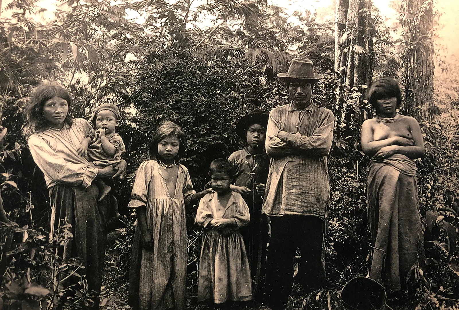 Indigene Paraguays, sog. Guaranì, um 1910. Auch den Guaranì widmete Bertoni Teile seiner Studien.