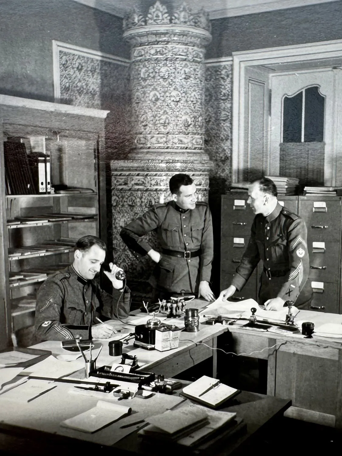 Postal service staff in the Blue Room at Jegenstorf Castle.