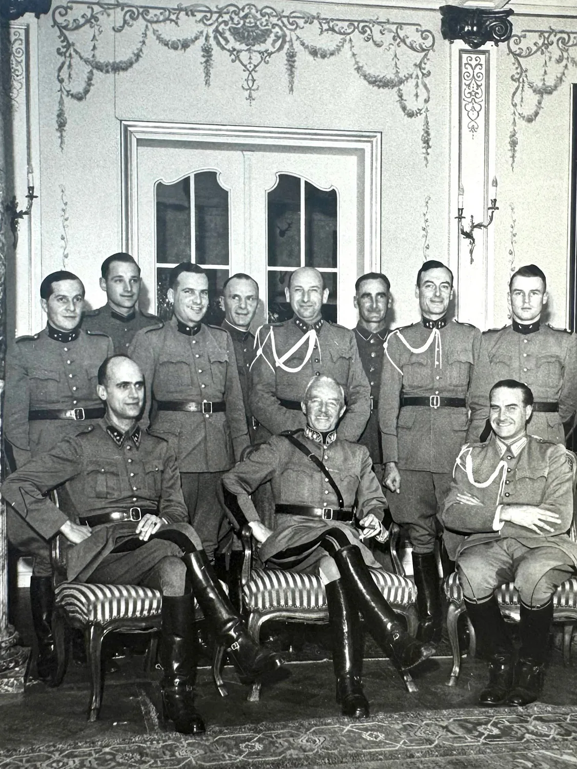In the main room: General Guisan with officers from his personal staff, including chief-of-staff Bernard Barbey (front row left) and Guisan’s personal adjutant Mario Marguth (back row left).