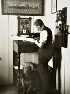 Heinrich Haas in the weather station’s study with the Säntis dog “Storm”.