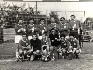 Ein Blick auf die erste Mannschaft von Hakoah in den 1960ern.
