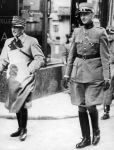 Hans Hausamann (à droite) en compagnie du général Guisan, en 1940.