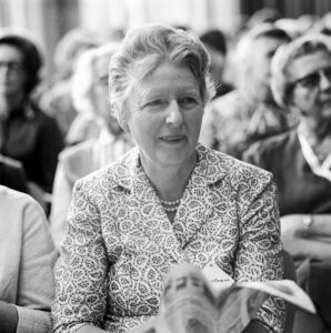Gertrud Heinzelmann lors de la présentation des premières femmes candidates au Conseil national, 1971.