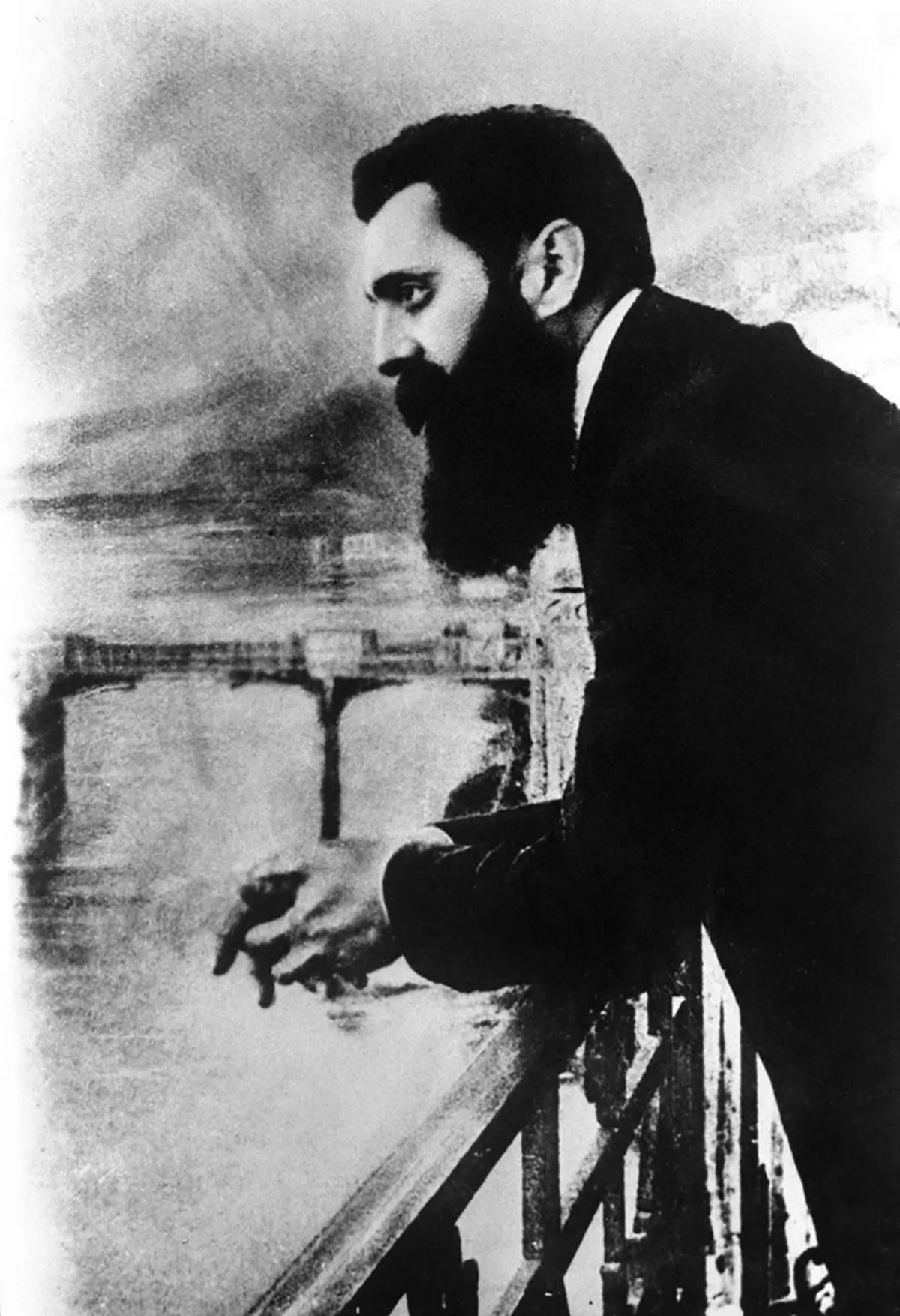 Theodor Herzl auf dem Balkon des Hotels Les Trois Rois, 1901.