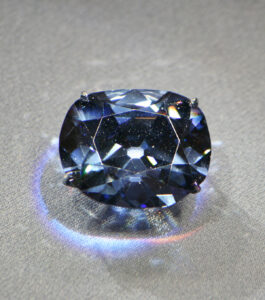 Le diamant bleu de Tavernier fait aujourd'hui encore partie des pierres précieuses les plus importantes du monde.
