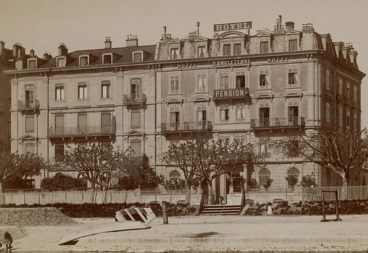 Im Hotel d'Angleterre in Genf versteckt sich das Quartett.