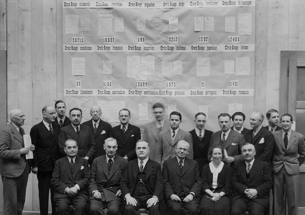 Max Huber (Dritter von links, sitzend) bei einem IKRK-Treffen der nicht kriegführenden Länder 1940 in Genf.