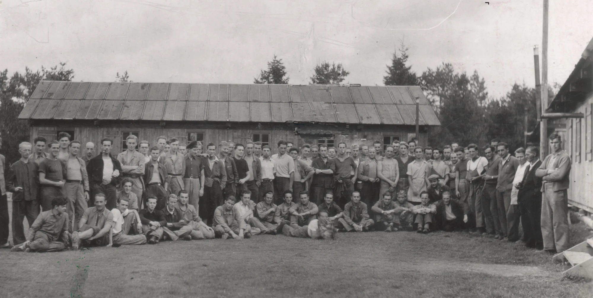 ... und Tramelan. Der Historiker Daniel Morgen schätzt, dass bis November 1942 insgesamt 3220 Elsässer und Lothringer über die Schweiz in die freie Zone flohen und zwischen November 1942 und Mai 1945 insgesamt 4500 interniert wurden.