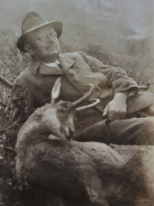 Jean Bucher lors d’une partie de chasse, vers 1935.