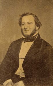 Judah P. Benjamin, 1861. Benjamin war der erste praktizierende Jude, der in den Senat der Vereinigten Staaten gewählt wurde. Nachdem er der Konföderation gedient hatte, floh er 1865 nach England, wo er als erfolgreicher Anwalt arbeitete.