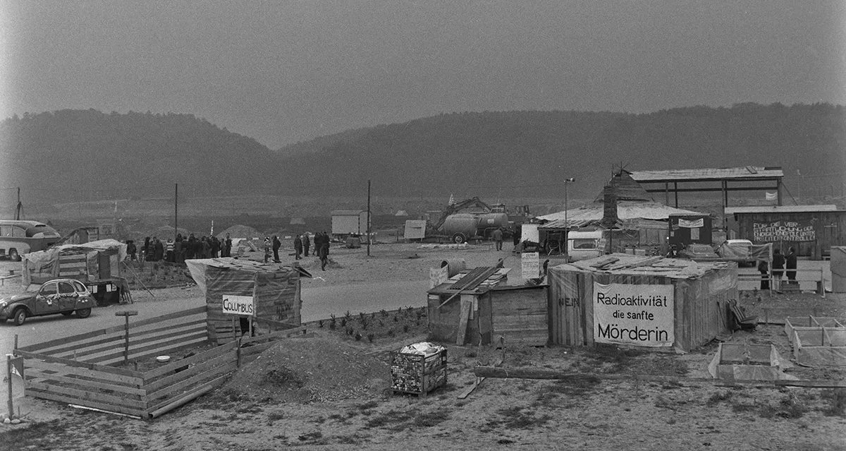 Besetzung des Baugeländes in Kaiseraugst durch Atomkraftwerk-Gegner, Mai 1975.