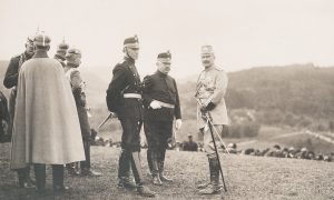 Die Nähe von Ulrich Wille zum deutschen Kaiser Willhelm II. – hier beim Kaisermanöver 1912 im Kanton St. Gallen – war für den Bundesrat ein wichtiges Argument für die Wahl zum General. Links neben Wille ist Theophil Sprecher zu sehen.