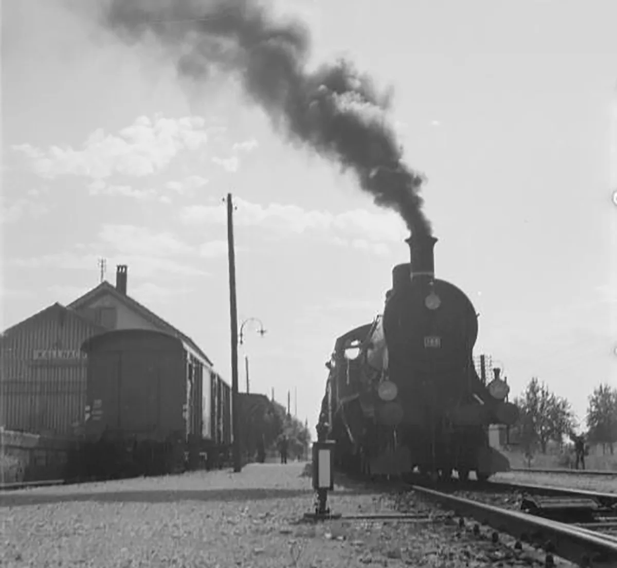 Der Bahnhof von Kallnach auf einer Fotografie von 1938.