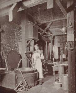 Musterkäserei an der Landesausstellung 1896 in Genf: So ähnlich könnte der Molkenbetrieb am Brienzersee ausgesehen haben.