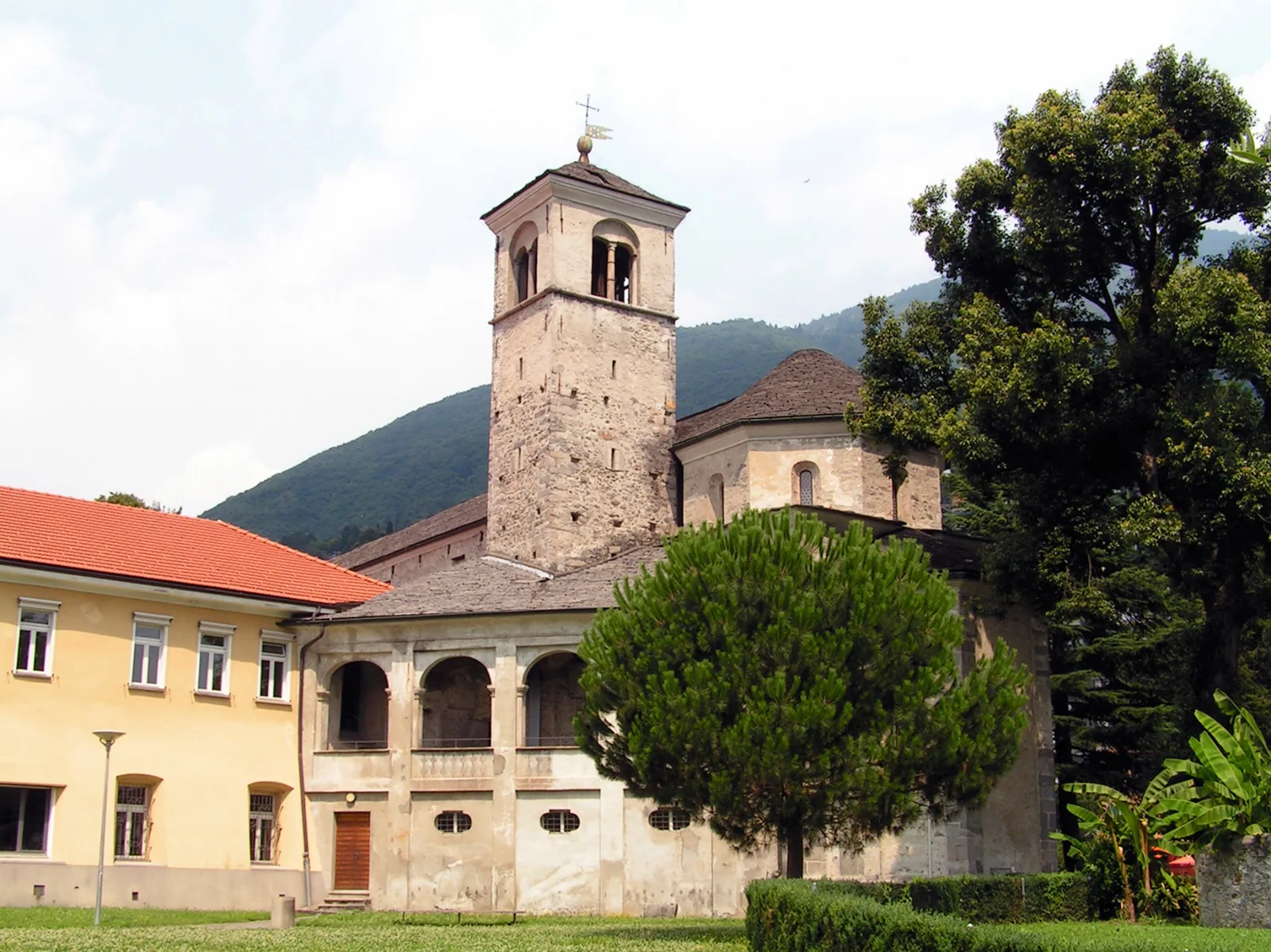 Kirche und ehemaliges Kloster San Francesco in Locarno.