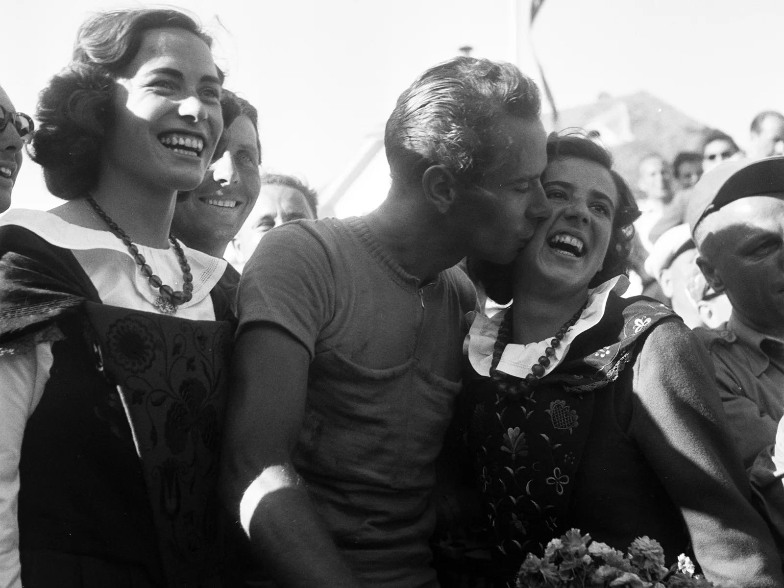 Hugo Koblet im gelben Leadertrikot der Tour de Suisse 1950.