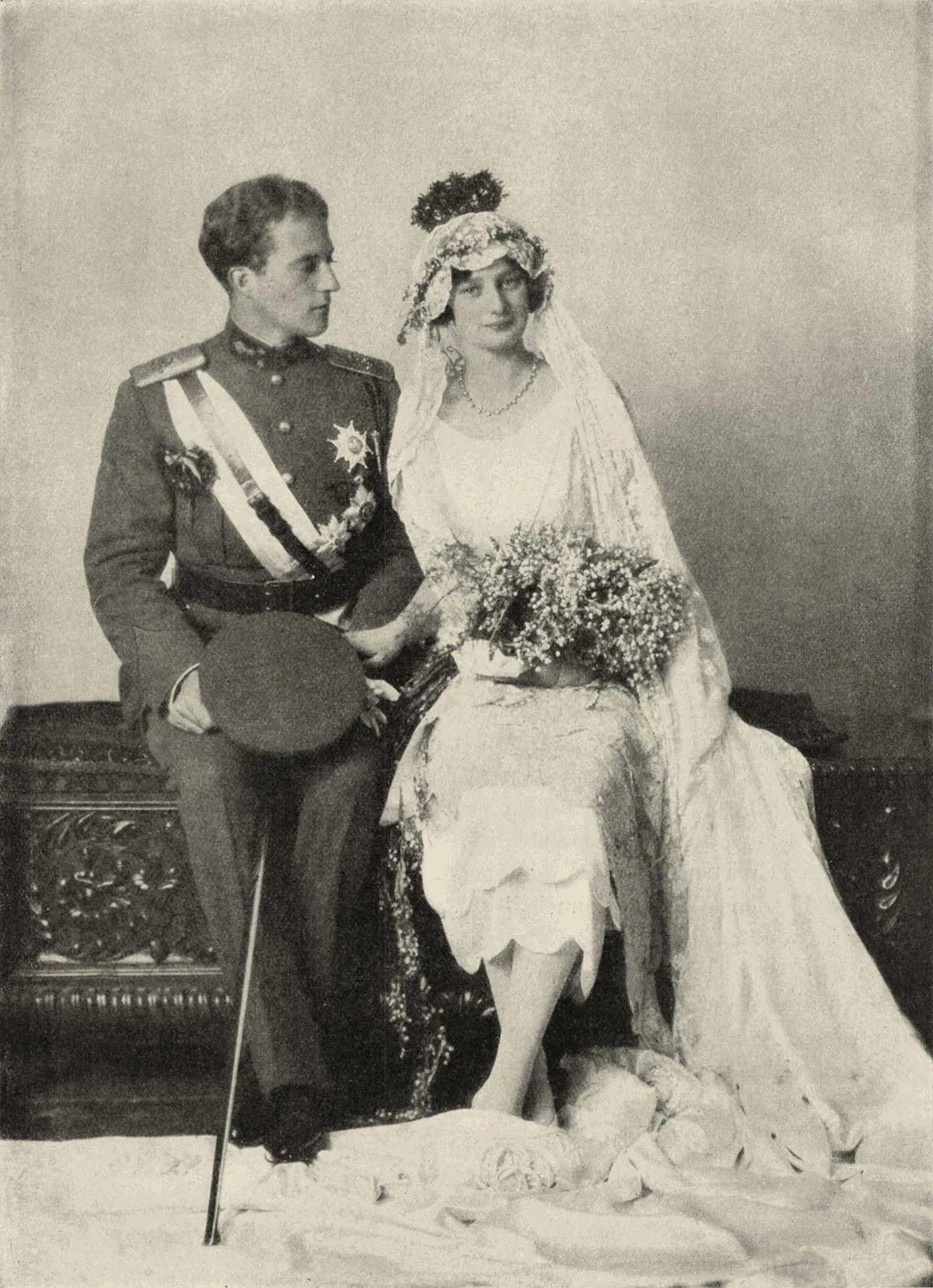 Leopold III. von Belgien heiratet 1926 die 19-jährige Astrid von Schweden.