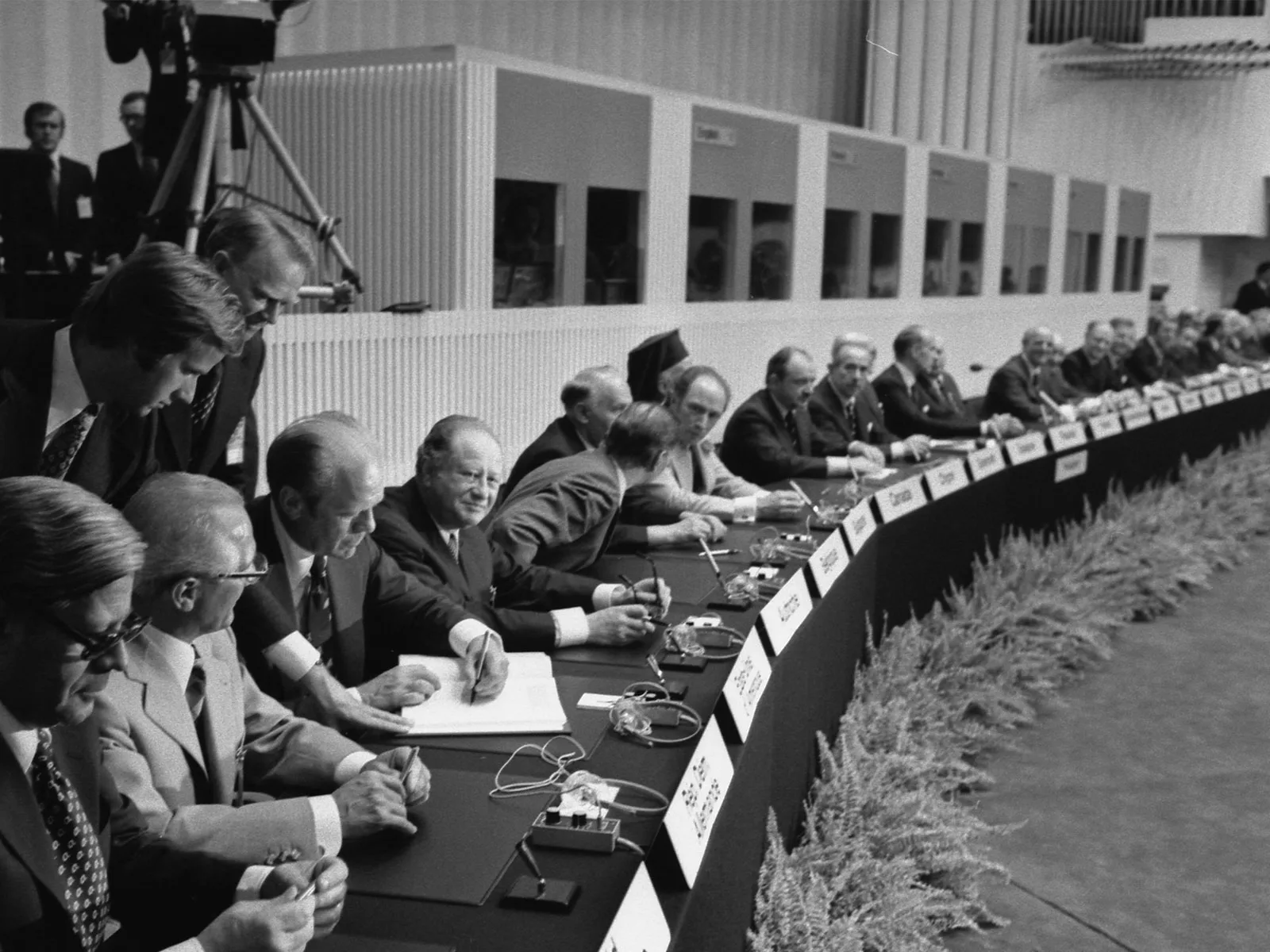 Historischer Unterschriften-Marathon: Am 1. August 1975 wurde die Schlussakte der Konferenz über Sicherheit und Zusammenarbeit in Europa (KSZE) unterschrieben.