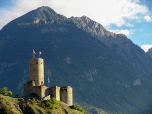 ... und die Burg La Bâtiaz in Martigny (VS).