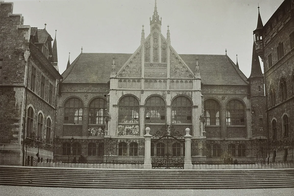 Blick in den Hof des Landesmuseums Zürich, um 1898.