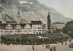 Die Glarner Landsgemeinde auf einer Postkarte um 1895.