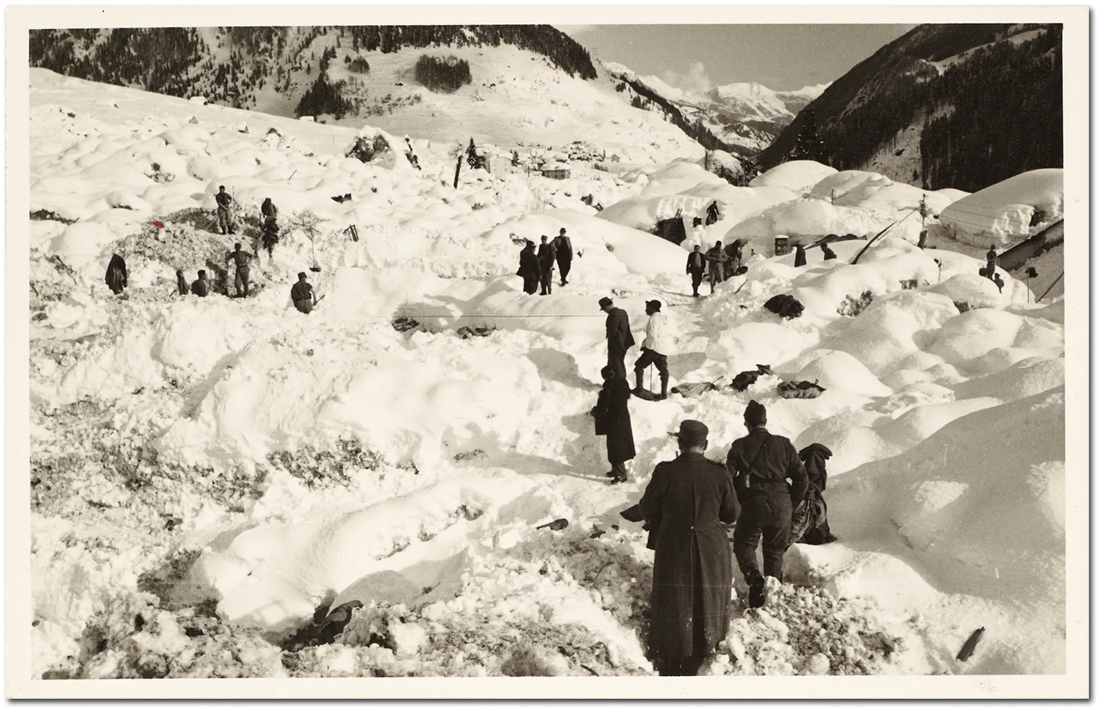 Lawinenwinter 1951 in Airolo. Aufnahme aus einem privaten Fotoalbum der italienisch-schweizerischen Schriftstellerin und Psychologin Edvige Livello.