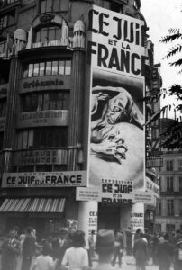 1941 fand in Paris eine antisemitische Propagandaausstellung mit dem Titel «Le Juif et la France» statt. Die Ausstellung basierte auf der Arbeit von George Montandon.