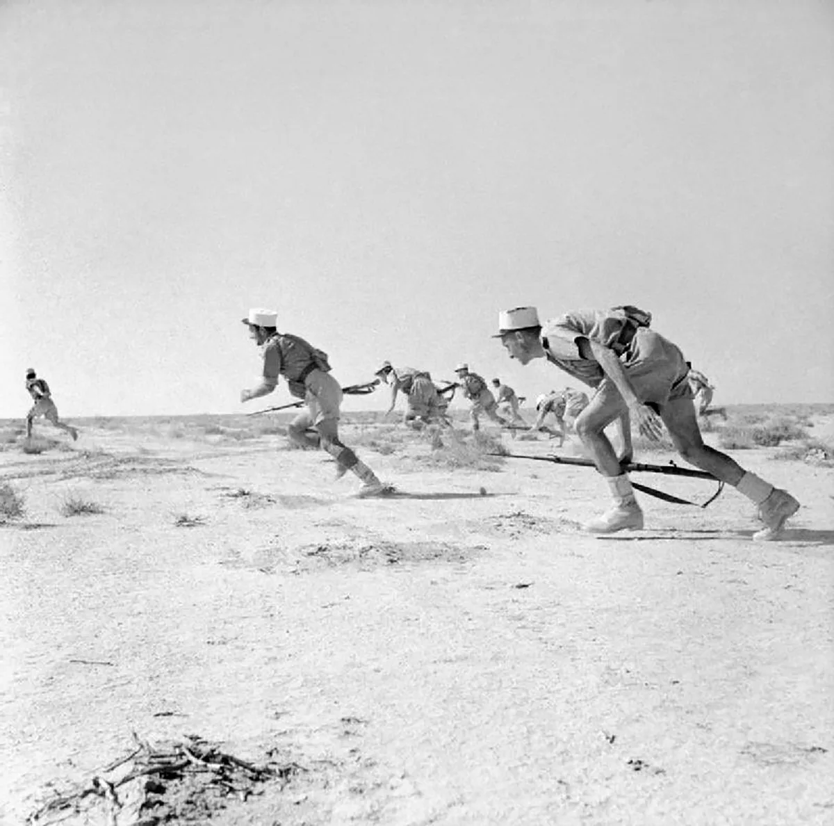 Fremdenlegionäre greifen an, Bir Hacheim, 1942.