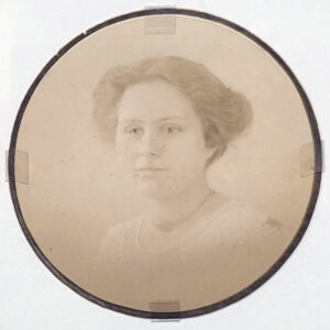 Lisa Tetzner als junge Frau, ca. 1916.