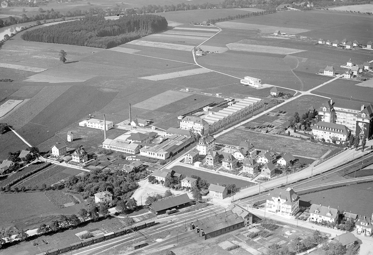 In den 1930er-Jahren arbeitete Adolf Walter in der Waffenfabrik Solothurn, hier auf einer Flugaufnahme von 1930 zu sehen.