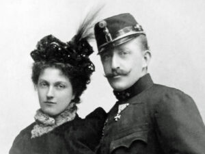 Louise et Léopold, vers 1900.