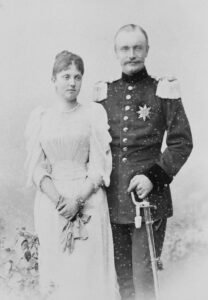 Luise und Friedrich August III. von Sachsen auf einer Photografie aus den frühen 1890er-Jahren.