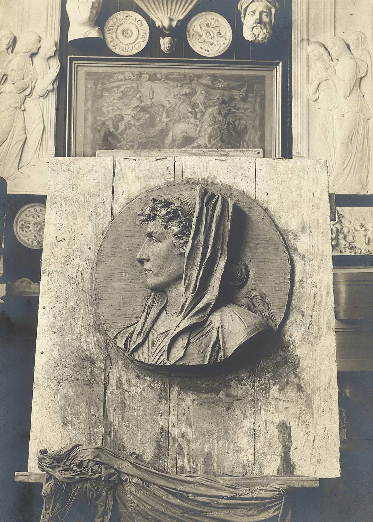 Porträtmedaillons von Lydia Gull für das Landesmuseum in Zürich.