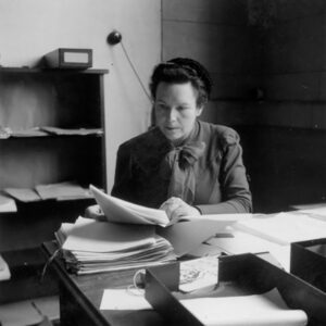 Marguerite Frick-Cramer bei der Arbeit, um 1942.