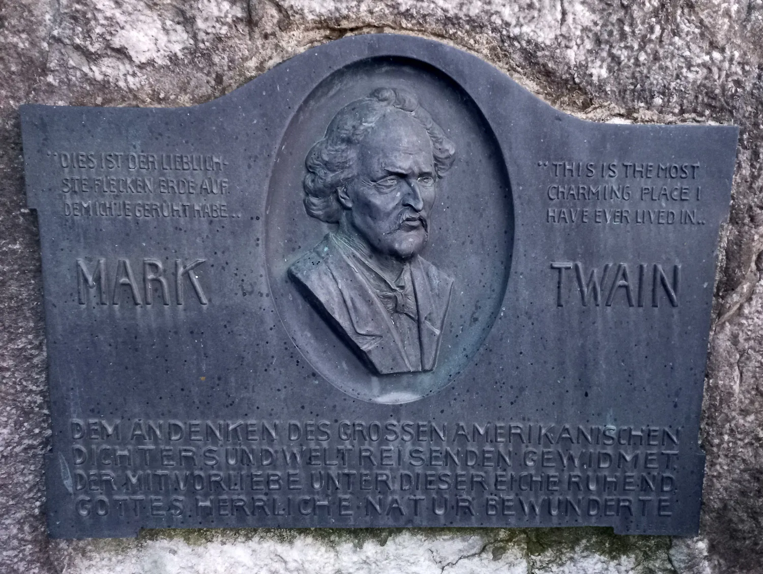 Ein Denkmal in Weggis erinnert an Mark Twains Besuch.